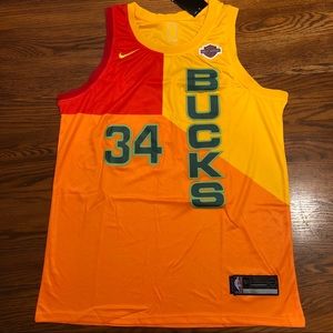 milwaukee bucks green and red jersey